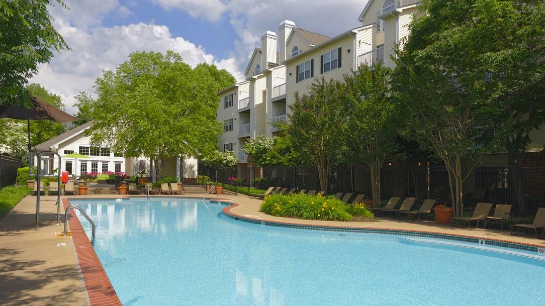 Eaves Washingtonian Center furnished apartments