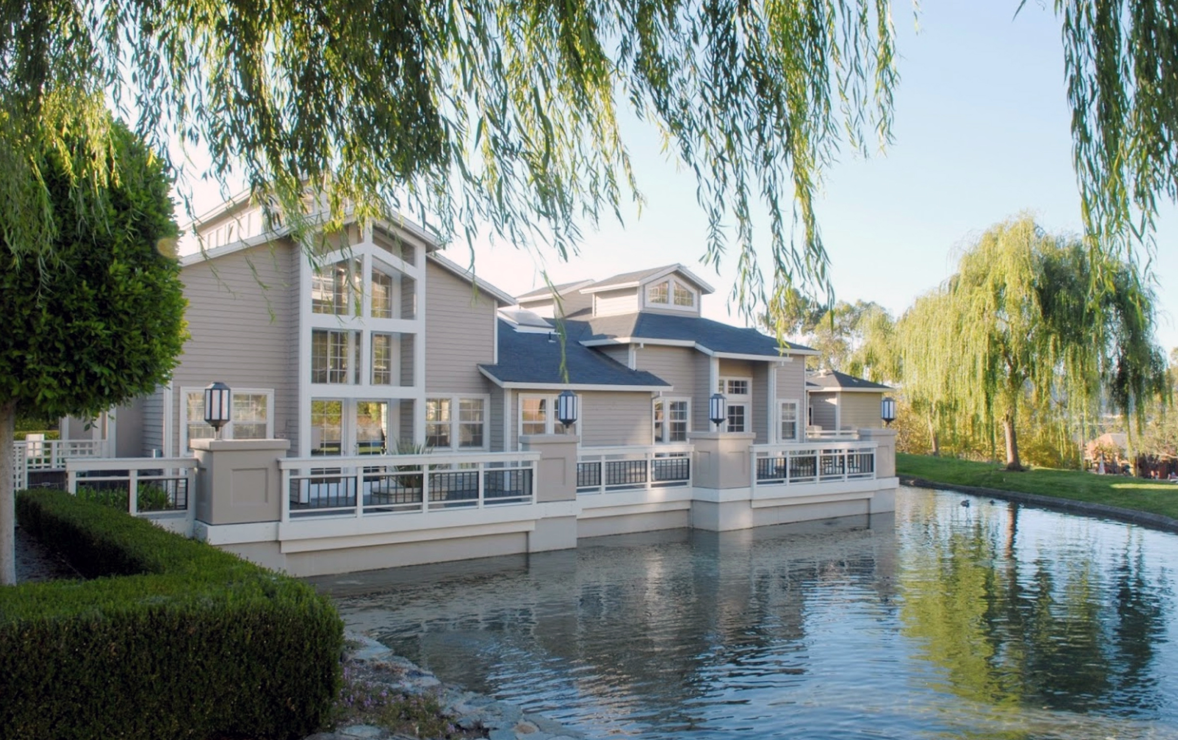 LARKSPUR COURTS APARTMENTS