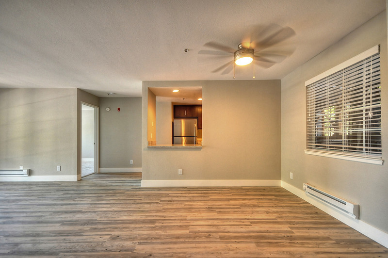 LARKSPUR COURTS APARTMENTS photo 6