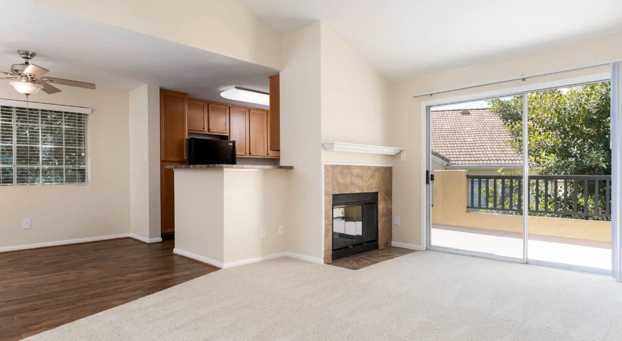 DEERWOOD APARTMENTS photo 6