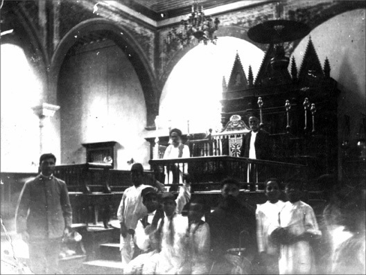 Batei Kneset Nachum Choms, Or-Shalom