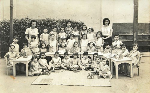 Boys and girls at the Kindergarten of Cattaoui School, Cairo – 1937. (From the book “The Golden Era of the Jews of Egypt” by Levana Zamir)