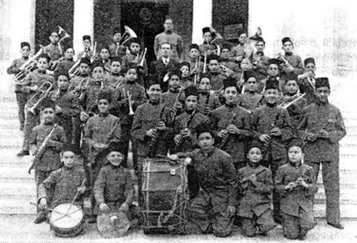 The Philharmonic Orchestra of the Jewish Community Schools in Alexandria under the baton of the famous Maestro Albert Hemsi. March 1943. (From the book “The Golden Era of the Jews of Egypt” – by Levana Zamir)