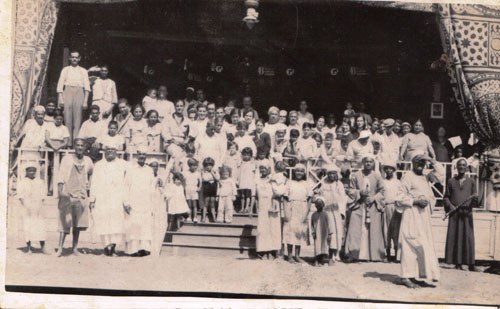 The “Kosher” Grand Hotel Aslan of Rass-el-Barr, with Staff and tourists. Was sequestrated in 1956, but still carries the Jewish name Aslan Hotel. (Levana Zamir private collection).