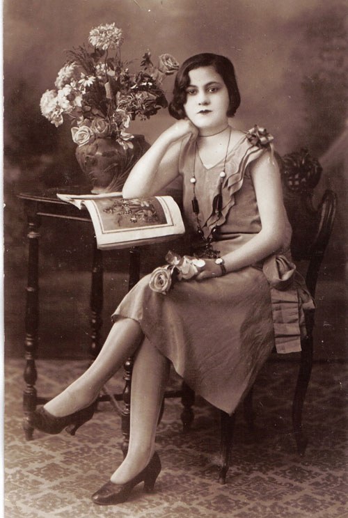 Mlle. Esther Betito, an elegant Jewish middle-class Cairene, dressed in the latest fashion of Paris. (Cairo, 1923). (From the book “The Golden Era of the Jews of Egypt” by Levana Zamir)