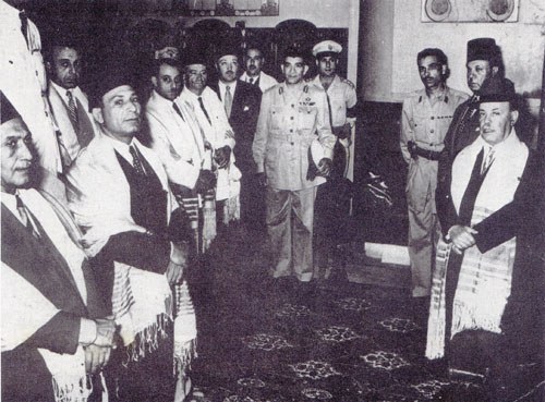 General Mohammad Naguib, Head of the Republic of Egypt, visiting Shaar Ha-shamayim Synagogue on Yom Kippur – Cairo, 1952. (From the book "The Golden Era of the Jews of Egypt" by Levana Zamir)