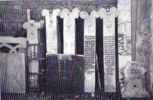 The remnant of Helwan Synagogue – a few marble plates. (Meital, Yoram; Atarim Hehudiyim Be-mitsraim – Ben-Zvi Institute, 1995)