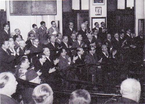 At the Stock Exchange of Alexandria – 90% of Egyptian Jews. (From the book “The Golden Era of the Jews of Egypt” by Levana Zamir)
