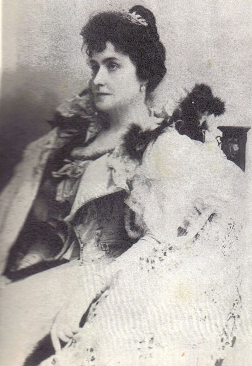 Cattaoui Pasha, née Tilche; spouse of Moise Cattaoui Pasha. (From the book "The Golden Era of the Jews of Egypt" by Levana Zamir)