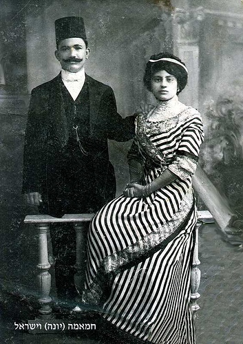 The chic European dress, but the oriental “Tarboush” too. Circa 1910 (from Elie Patan private collection).