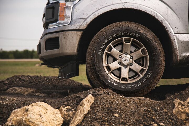 Bridgestone Dueler At Revo 3 LT285/55R20
