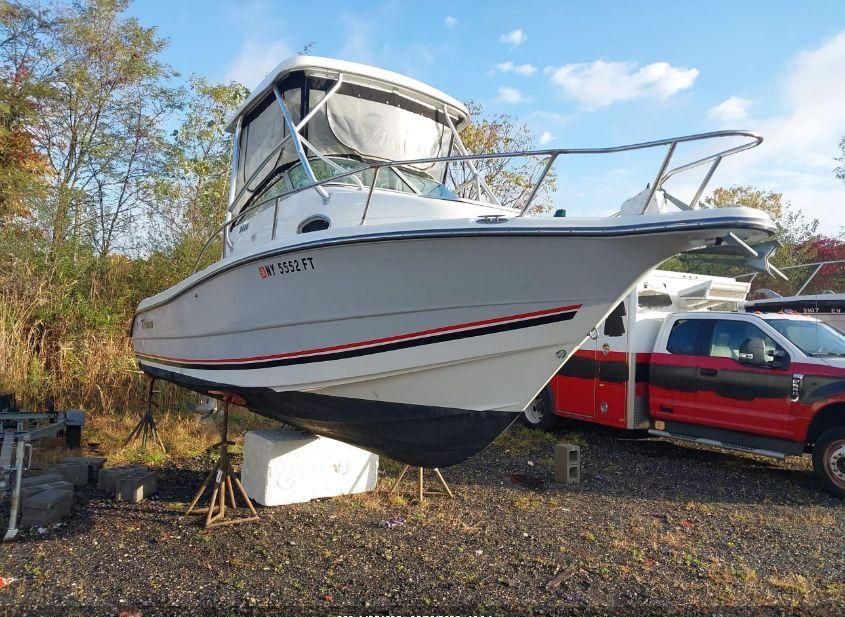 2003 TRITON 248 BOAT photo