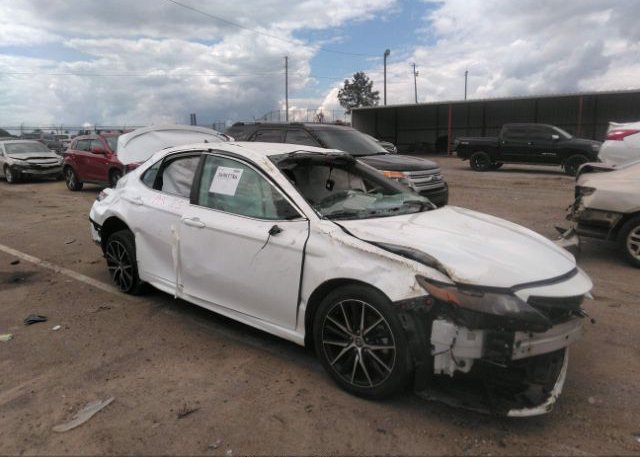 2021 TOYOTA CAMRY (VIN: 4T1G11AK7MU611994)