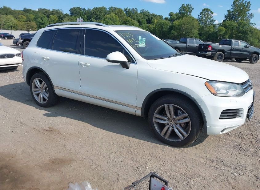 2014 VOLKSWAGEN TOUAREG 3.6L EXECUTIVE photo