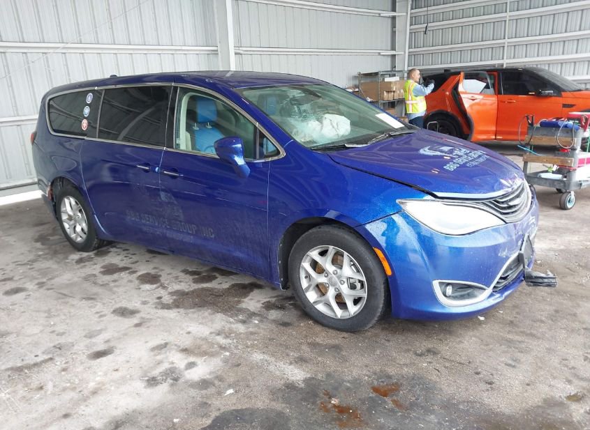2018 CHRYSLER PACIFICA HYBRID TOURING PLUS photo
