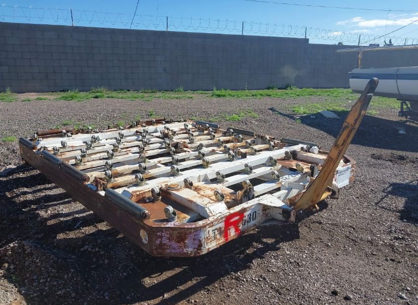 2001 EQUIPMENT GSE 2225 photo