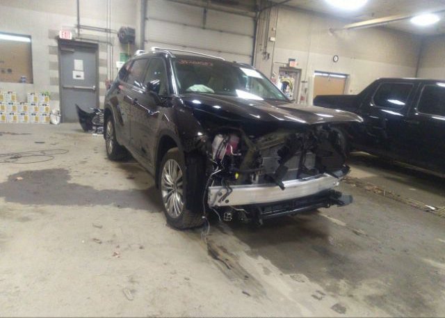 2022 TOYOTA HIGHLANDER (VIN: 5TDEBRCH6NS089504)