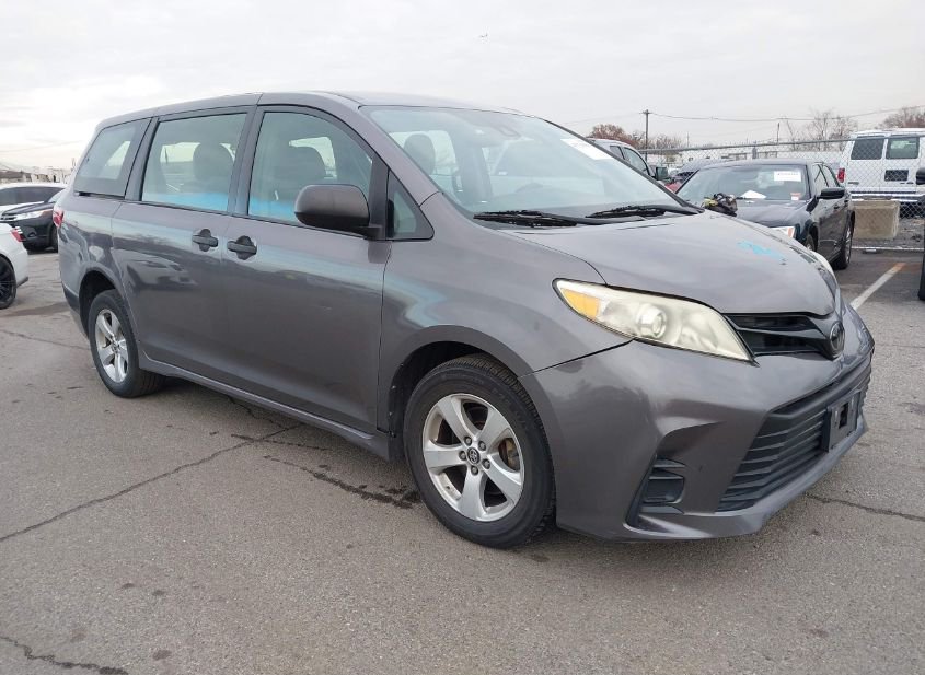 2018 TOYOTA SIENNA L 7 PASSENGER photo