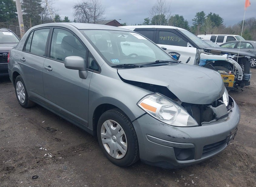 2011 Nissan Versa 1.8L photo