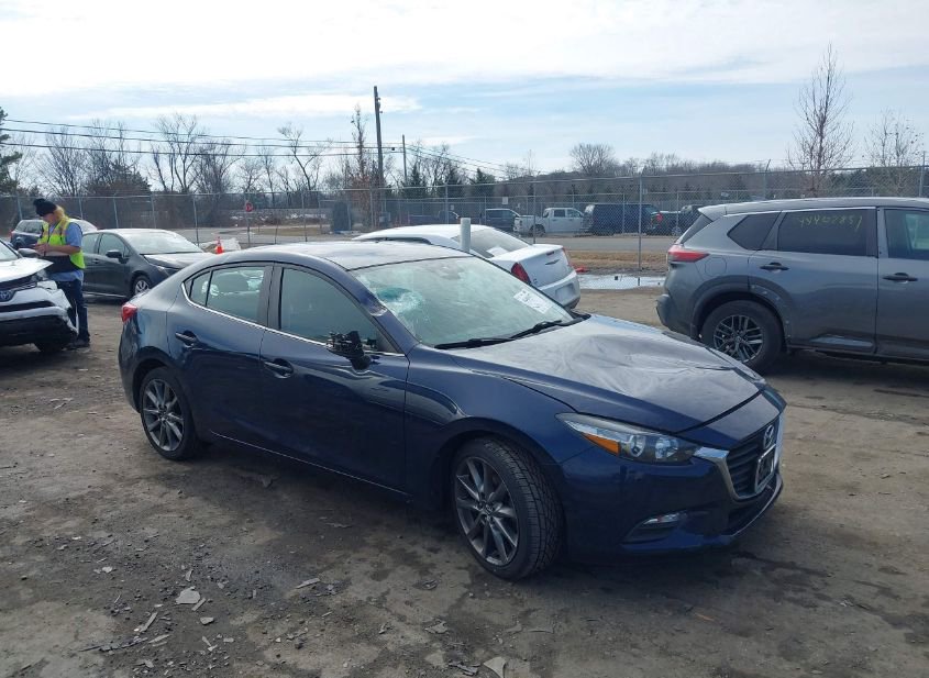 2018 MAZDA MAZDA3 TOURING photo