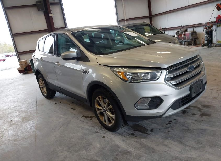 2017 FORD ESCAPE SE photo