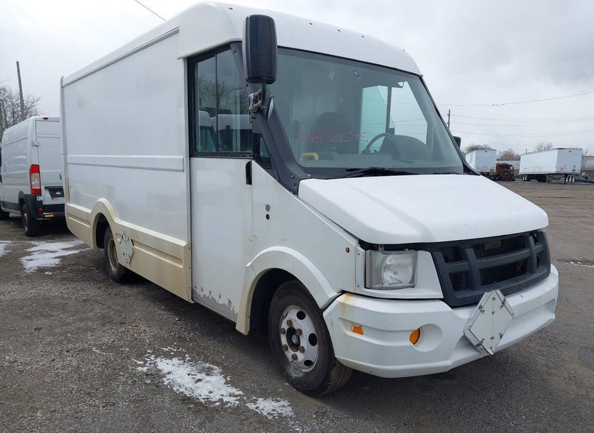 2013 Isuzu Commercial Van photo