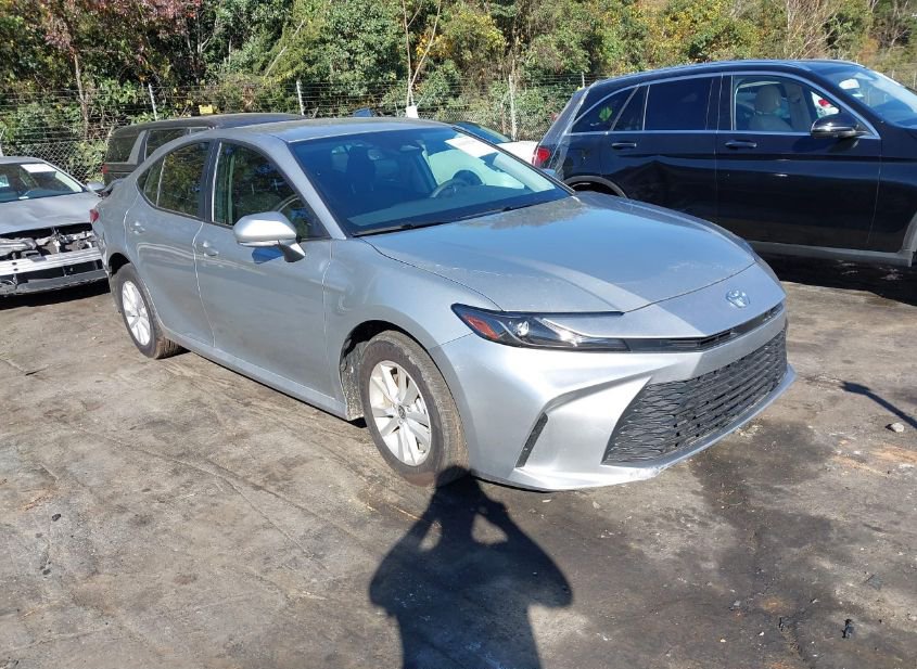 2025 TOYOTA CAMRY LE photo