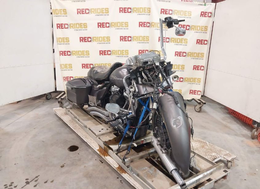 2017 HARLEY-DAVIDSON FLHXS STREET GLIDE SPECIAL photo