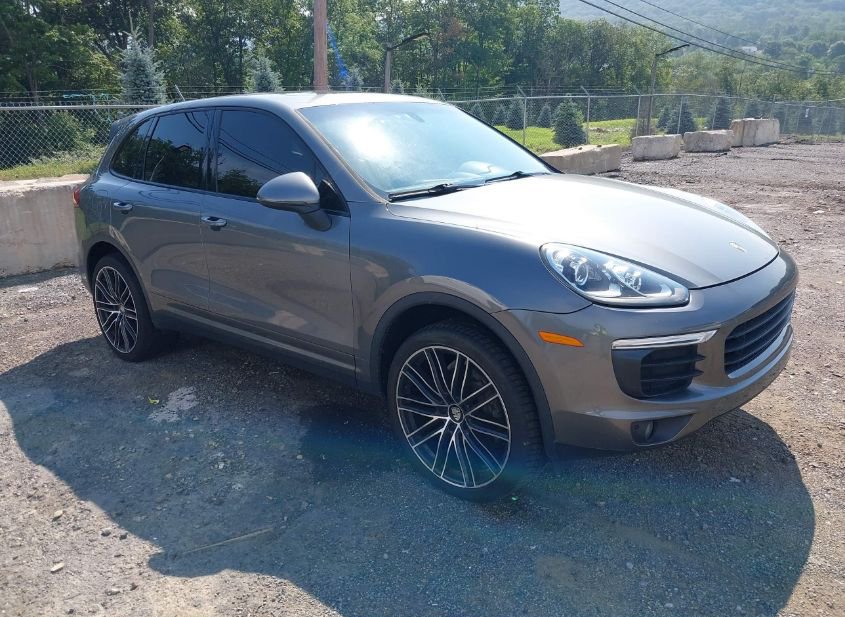 2016 PORSCHE CAYENNE photo