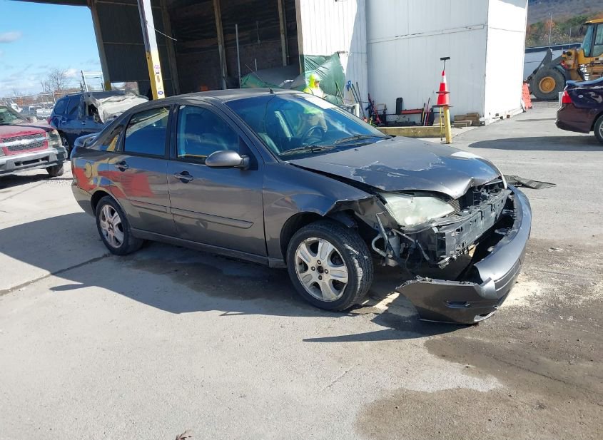 2005 FORD FOCUS ZX4 photo