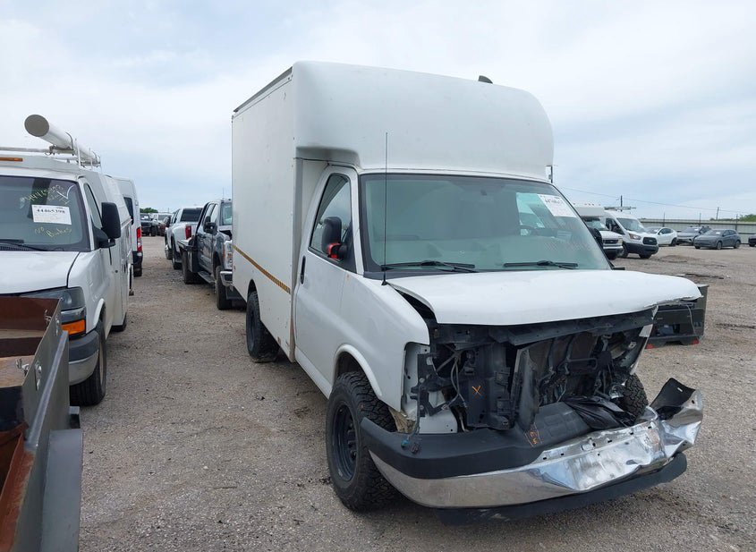 2019 Chevrolet Express Cutaway 4500 photo
