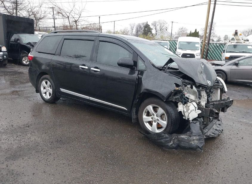 2015 TOYOTA SIENNA LE 8 PASSENGER photo