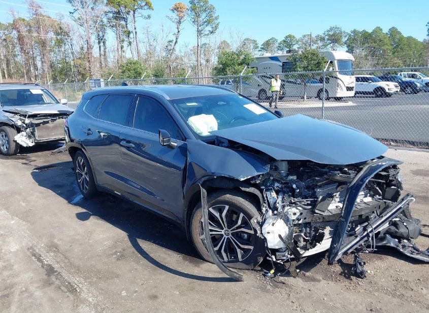 2025 TOYOTA CROWN SIGNIA XLE photo