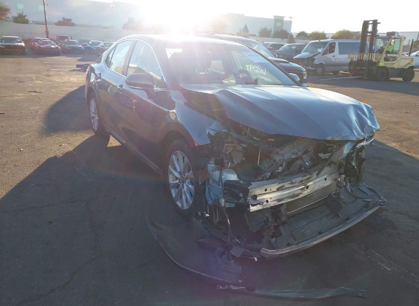 2019 TOYOTA CAMRY LE photo