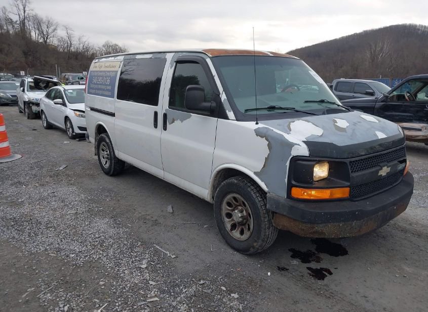 2010 CHEVROLET EXPRESS 1500 WORK VAN photo