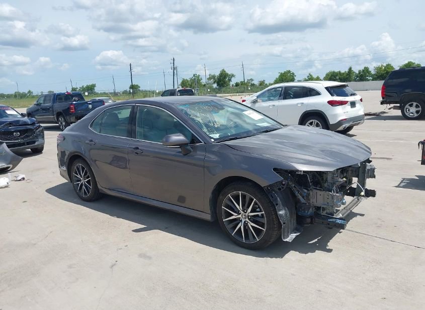 2023 TOYOTA CAMRY XLE photo