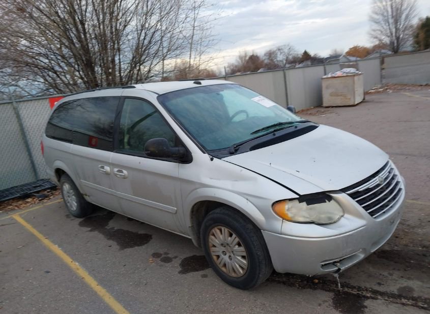 2005 CHRYSLER TOWN & COUNTRY LX photo