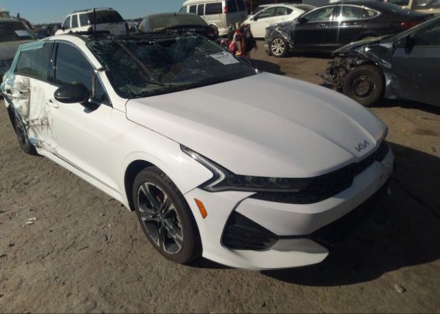 2022 KIA K5 (VIN: 5XXG64J22NG090228)