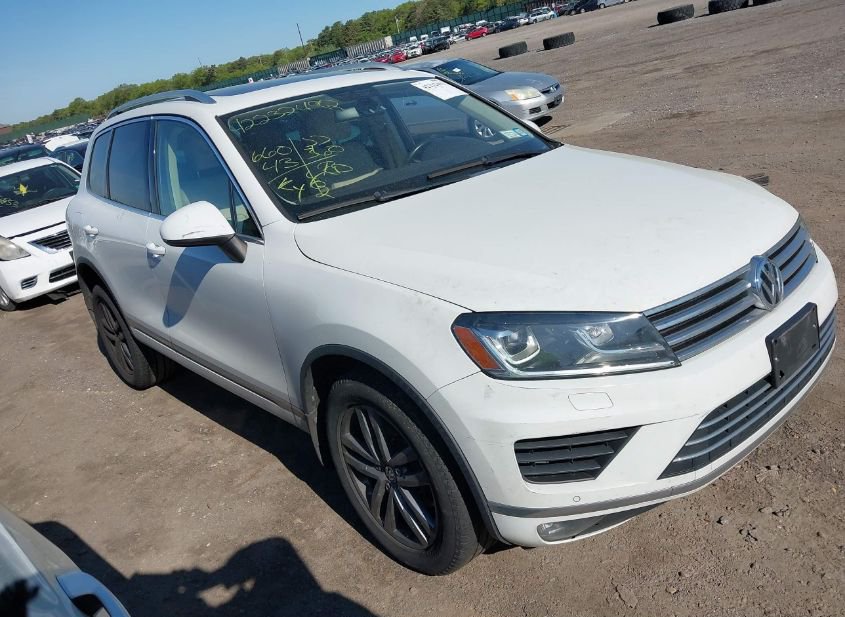 2015 VOLKSWAGEN TOUAREG V6 LUX photo