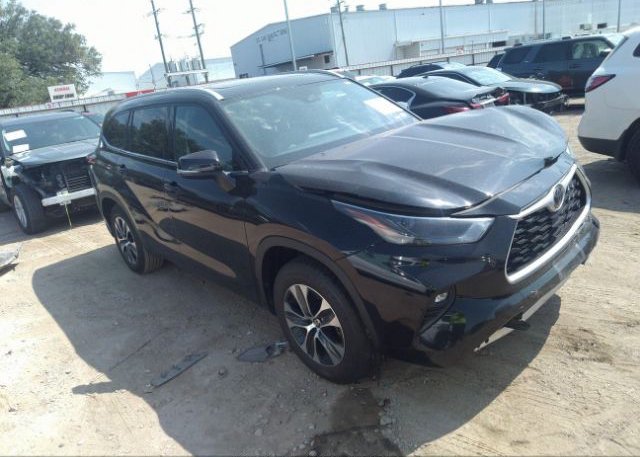2022 TOYOTA HIGHLANDER (VIN: 5TDGZRAH6NS098646)