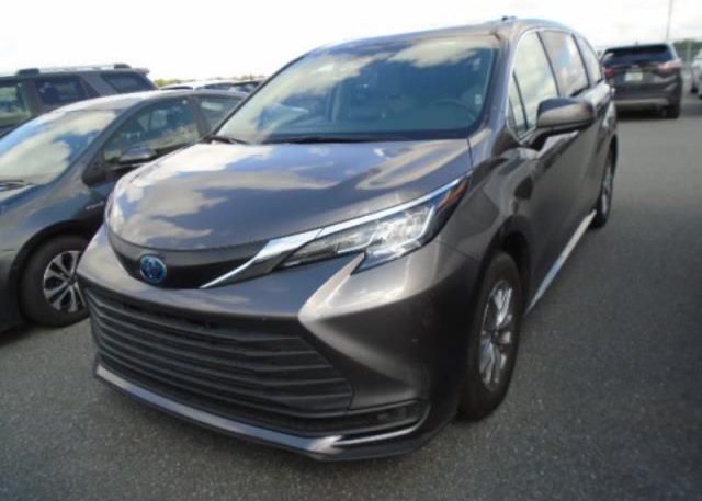 2022 TOYOTA SIENNA (VIN: 5TDKRKEC6NS110553)