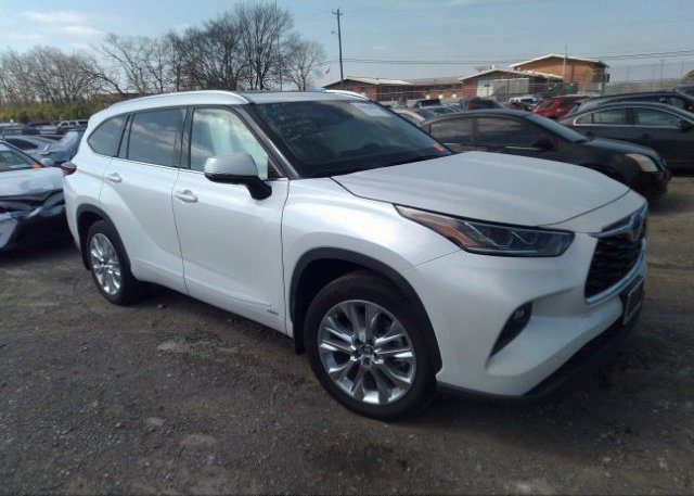 2022 TOYOTA HIGHLANDER (VIN: 5TDXBRCH8NS537797)