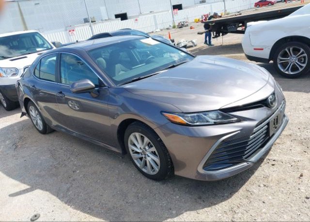 2022 TOYOTA CAMRY (VIN: 4T1C11AK8NU635513)