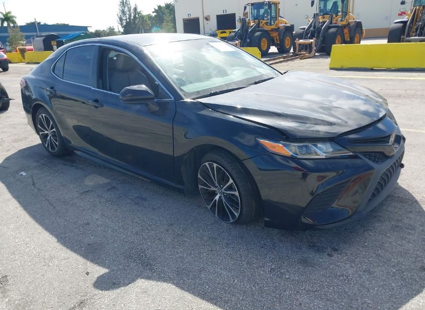 2018 TOYOTA CAMRY SE photo
