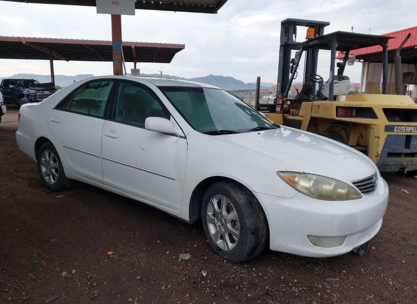 2005 TOYOTA CAMRY XLE photo