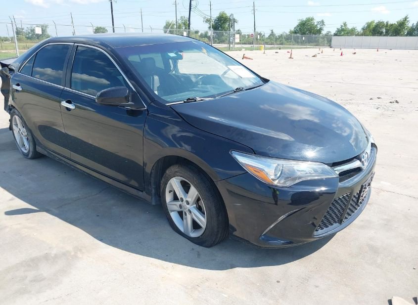 2014 TOYOTA CAMRY SE photo