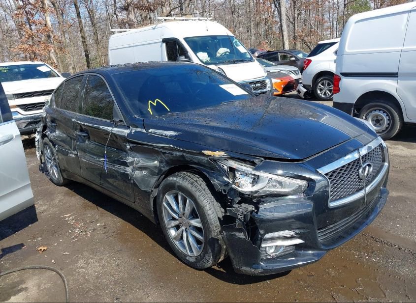 2015 INFINITI Q50 photo