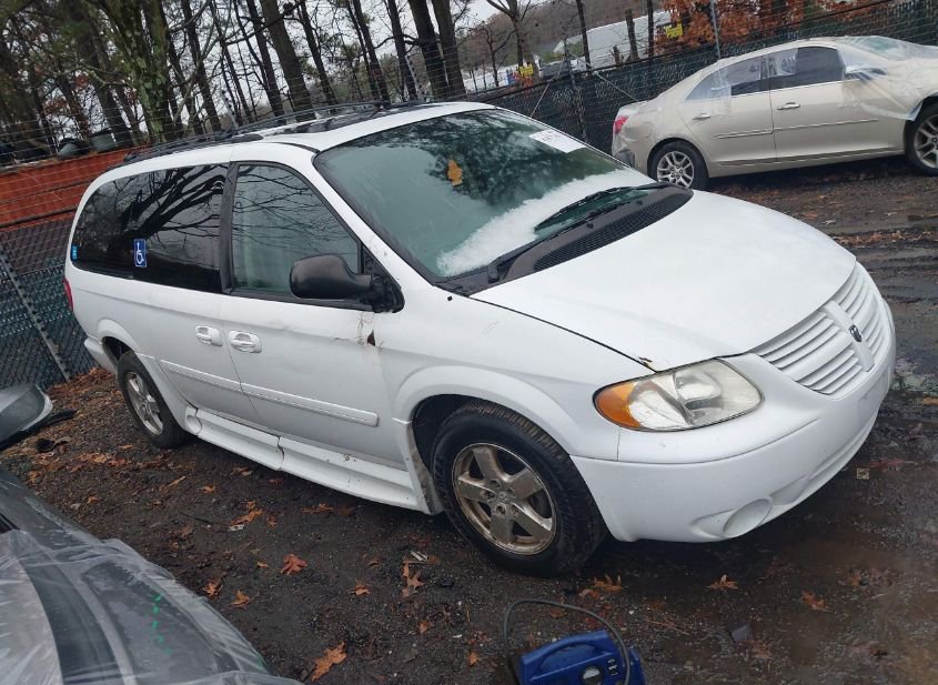 2005 DODGE GRAND CARAVAN SXT photo