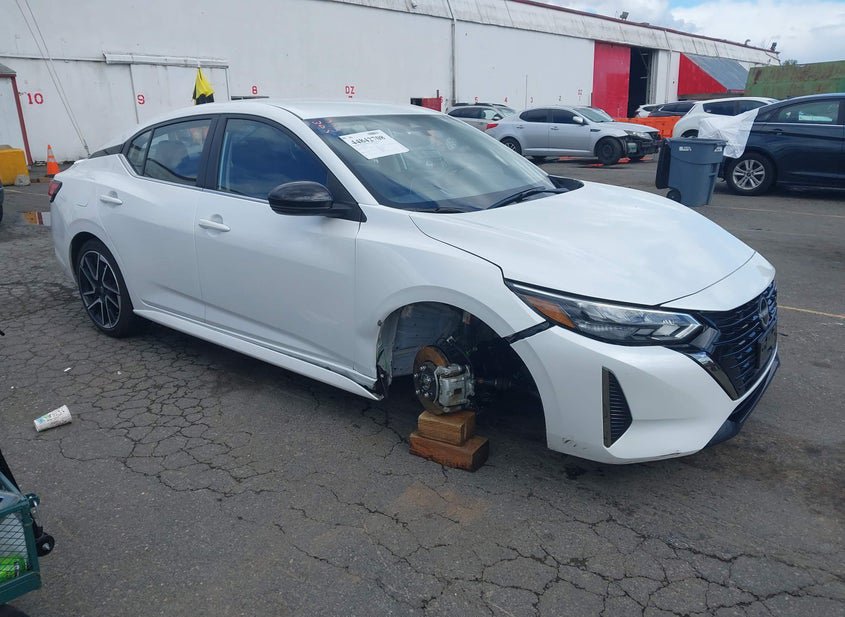 2025 Nissan Sentra 2.0L photo