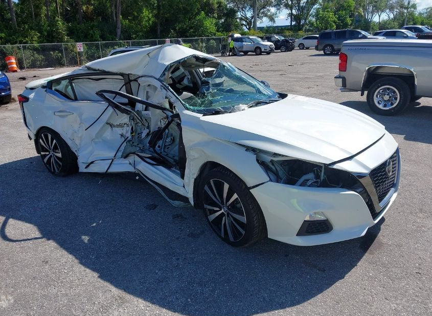 2021 NISSAN ALTIMA SR FWD photo